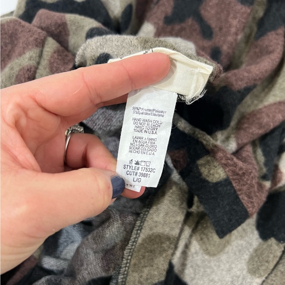 Dress Up Boutique Camo V-Neck Poncho - Picture 4 of 5